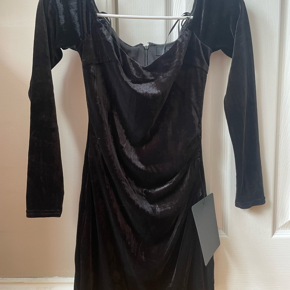 Lulu's Black Mini Velvet Off-the Shoulder Long Sleeve Bodycon Dress
